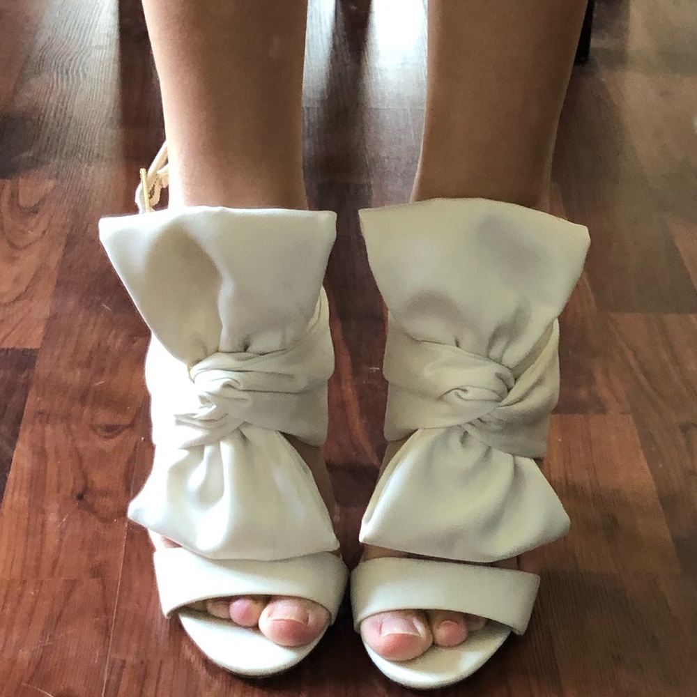 White bow heels